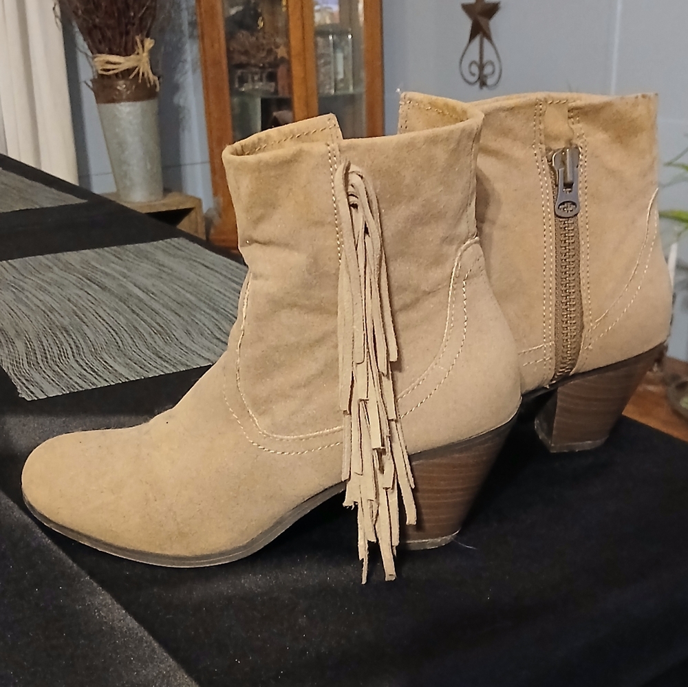 Fringe booties size 7 1/2